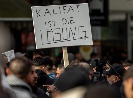 Gjermani: Bastisje kundër propagandës islamiste në 12 lande