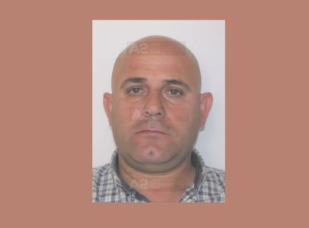 Zbulohet foto e Ylli Zallës, në banesën e tij u gjet arsenal luftarak. Policia: Po hetohet nëse ka lidhje me atentatin e Rinasit