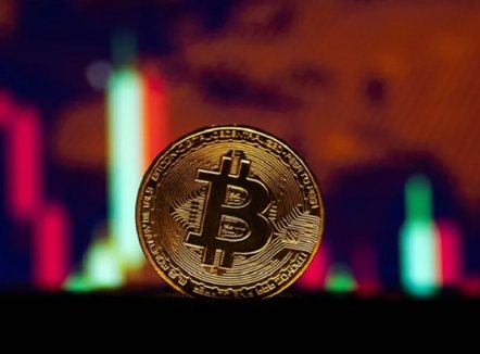 Bitcoin bie në nivelin më të ulët për shkak të pasigurisë ekonomike në SHBA