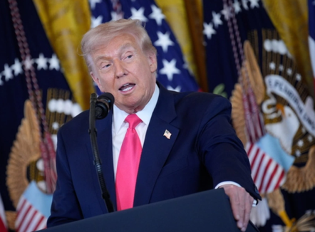 “Pyesni Clintonin për rastin Epstein”, Trump: Mos humbni kohën me mua, kam një vend për të drejtuar