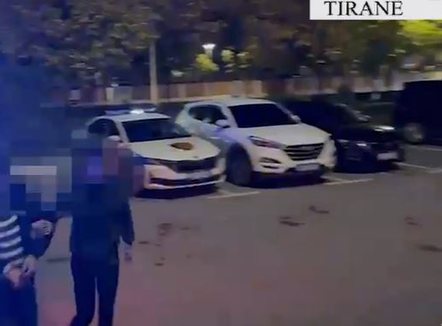 I mori 21 000 euro një qytetari për dokumente udhëtimi drejt SHBA, arrestohet 40-vjeçari