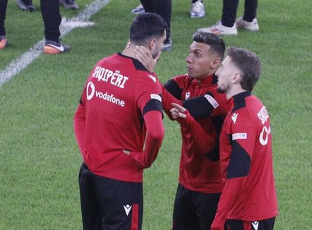 Uzuni i jep zemër Brojës, kuqezinjtë bëhen gati për Anglinë