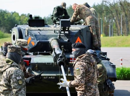 Komisioni Evropian shqyrton mënyrat për lëvizjen e pajisjeve ushtarake në rast lufte