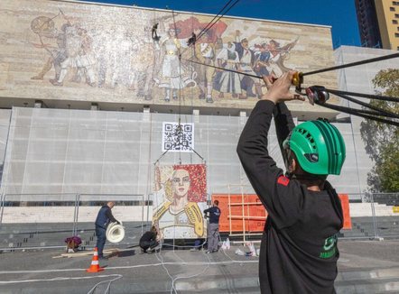 Auron Tare: Po nëse një artist do donte vëmendje për burrat me kancer të prostatës, do e linit të përdorte Skënderbeun mbi kalë?