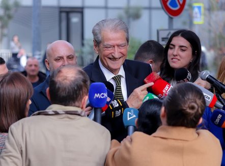 “Kanë frikë nga dëshmia ime për 21 Janarin”, Berisha: Grupit parlamentar të PD nuk i ka ardhur asnjë fletëthirrje!