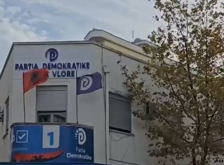 300 demokratë të Vlorës drejt Tiranës për të protestuar para kryeministrisë 