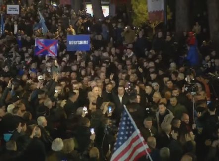 PS-PD përplasen në Kuvend për protestën. Balla: tubim për hallin e Berishës. Bardhi: S’na lini as të flasim