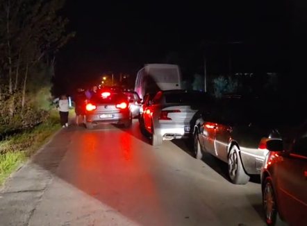 Aksident me pasojë një të plagosur në Fier, makina përplaset me karrocën