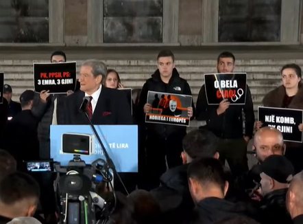 “Mbyllën parlamentin se kanë frikë”, Berisha: Kjo ngrehinë e kalbur pret vrullin tonë të shkërmoqet