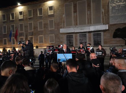 LIVE| Berisha nis Foltoren 2: Ka mision të shpëtojë Shqipërinë nga regjimi i krimit