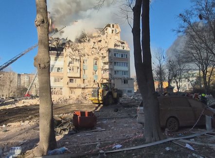 470 dronë e 47 raketa godasin Ukrainën. 20 viktima e qytete në flakë, Zelensky: Shtoni presionin ndaj Rusisë 