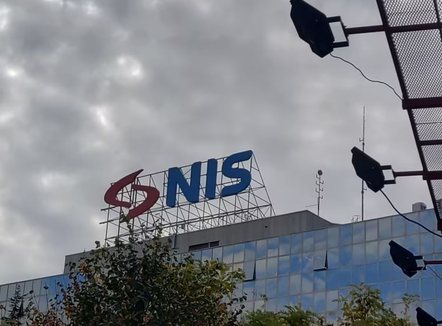 Rusët pajtohen për shitjen e aksioneve të tyre në Industrinë e Naftës së Serbisë