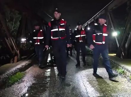 Lumi Vjosa rrezikon të dalë nga shtrati, drejtuesit më të lartë të Policisë së Vlorës ‘blindojnë’ zonën e Novoselës