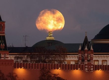 Moska do të zvogëlojë praninë diplomatike të Polonisë në Rusi