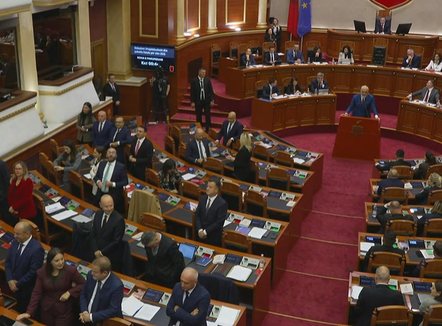 Projektbuxheti dhe paketa fiskale 2026, shqyrtohen në parim, demokratët i kthejnë shpinën Ramës