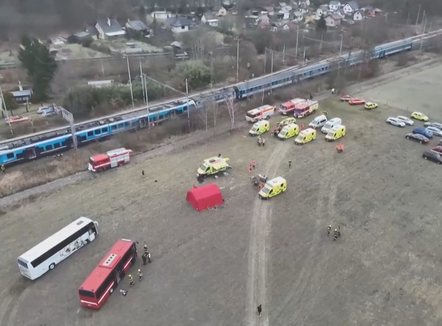 Përplasen trenat në Çeki, dhjetëra të plagosur, 5 prej tyre në gjendje kritike