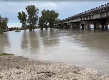 Vjosa vijon të mbetet në kuotë maksimale, përmbyten 10 banesa
