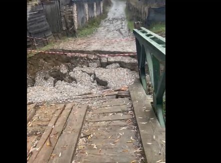 Dëmtohet ura e Glinës, izolohen pesë fshatra