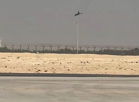 Rrëzohet avioni para qindra spektatorëve, humb jetën piloti