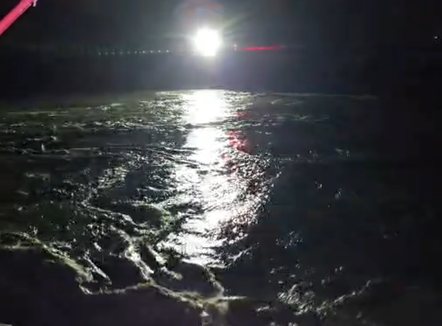 Rritet më tej niveli i Vjosës, rrezikohen edhe banesat