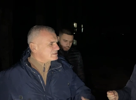 Bujar Leskaj takon banorët e Novoselës pas përmbytjeve: Këtu bashkohet fatkeqësia natyrore me paaftësinë dhe korrupsionin qeveritar