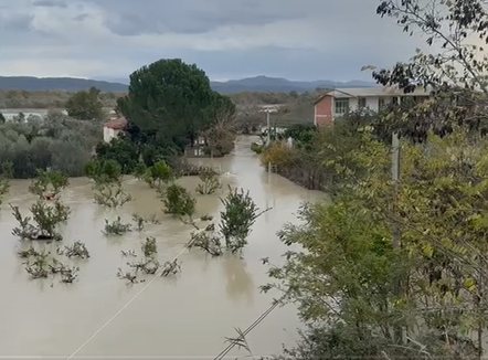 Vjosa në pikën kritike, rrezikohen banesat në fshatin Fitore