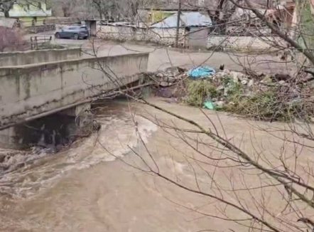 Osumi del nga shtrati, dëme të mëdha në banesa e bujqësi