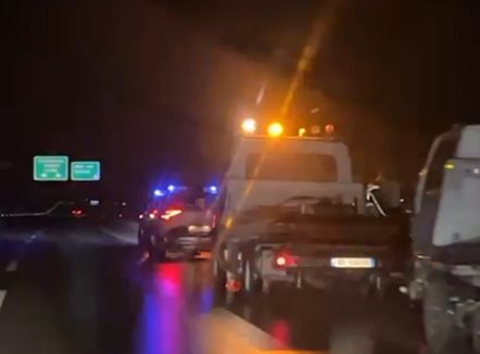 Aksident në autostradën Fier-Vlorë, shkak bëhet prezenca e ujit