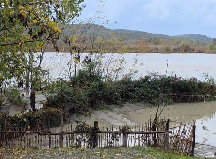 Moti i keq në Fier, “qetësohen” lumenjtë, asnjë rrugë e bllokuar