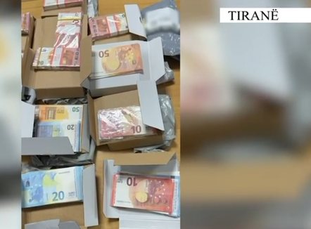 Euro të falsifikuara me postë, 4 të arrestuar në Tiranë