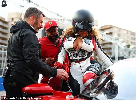 Beyonce shkëlqen në Çmimin e Madh të Las Vegasit, Hamilton i bën xhiro me 300 km/h