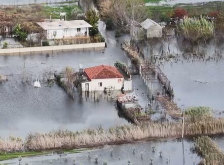 Paradoksi! Zjarret dhe përmbytjet shtohen, qeveria ul buxhetin për Emergjencat Civile 