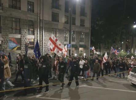 Gjeorgjia, 5 minuta larg diktaturës. Protesta, përplasje dhe frika nga rikthimi në orbitën ruse