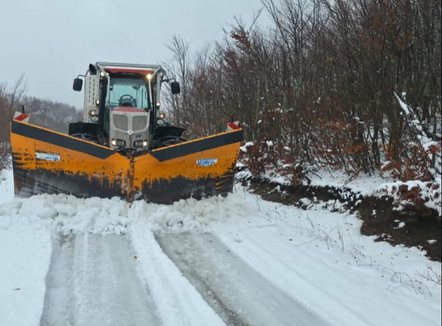 Ngrica në aksin Vithkuq-Panarit, Bashkia Korçë në terren për pastrimin e borës