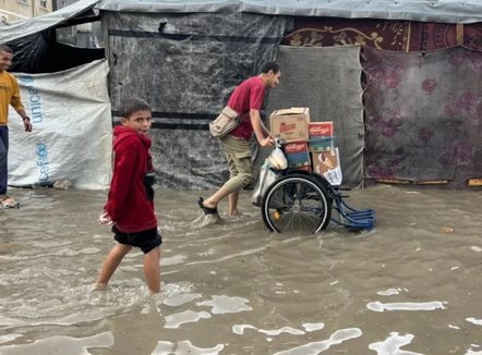 Palestinezët përballen me përmbytje masive