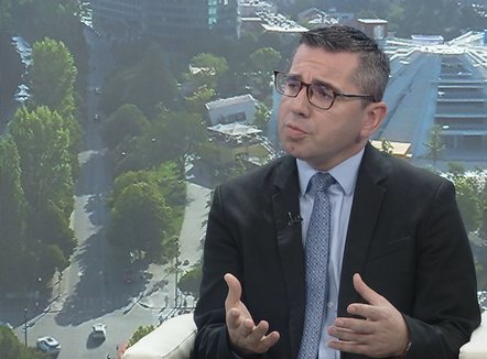 “Vaksina ka ndikuar në ndarjen e çifteve”, avokati: Kolegë të mi i nxisin për divorc