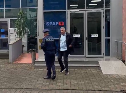 Para seancës në GJKKO, ish-shefi i Rrugores Roven Zeka qëndron 50 minuta në SPAK