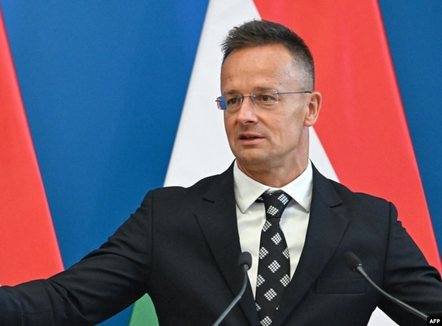 Hungaria thotë se do ta ndihmojë Serbinë me furnizime me naftë 