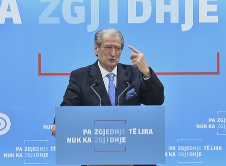 Vendimi për pezullimin e Ballukut, Berisha në mbrojtje të SPAK dhe GJKKO: Nuk kanë shkelur ligjin