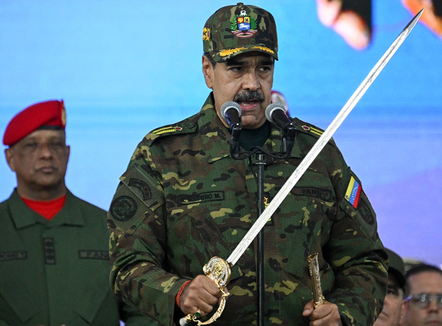 Me shpatën e Bolivarit në duar, Maduro i dërgon mesazh SHBA-së: Do të mbrojmë çdo centimetër tokë