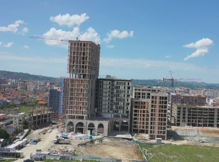 Zgjatet koha e shitjeve, vijon shtrenjtimi i apartamenteve, bregdeti bëhet 