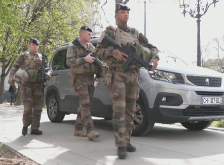 “Jini të përgatitur të humbni fëmijë” Macron rikthen rekrutimin ushtarak
