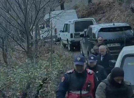 U arrestuan në Orosh, avokati i Erzen Ukës: Nuk është i dyshuar për terrorizëm, armët janë mbledhur në fshat