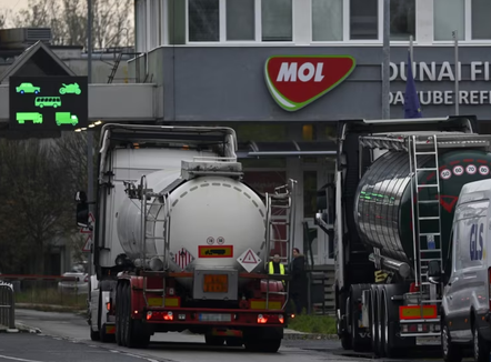 Kompania hungareze në bisedime për të blerë aksione ruse në Industrinë e Naftës së Serbisë