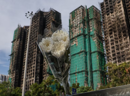 Arrin në 94 numri i viktimave nga zjarri në Hong Kong