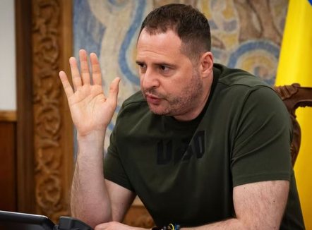 Hetuesit ukrainas kundër korrupsionit kryejnë kontrolle në zyrën e Yermakut