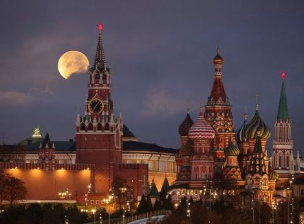 Kremlini: Rusia dëshiron paqe, pavarësisht se e quan Zelenskyn të paligjshëm