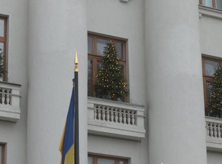 Skandali me “zhdukjen” e parave në Ukrainë, anti-korrupsioni kontroll shtëpisë së këshilltarit të Zelenskit