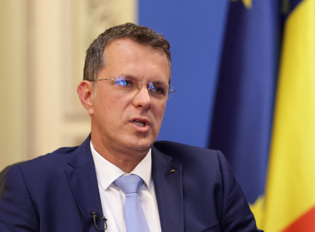 Gënjeu në CV-në e tij, jep dorëheqjen ministri i Mbrojtjes në Rumani