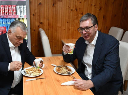 Diplomaci me byrek e kos, Orban tenton të shpëtojë Serbinë, Vuçiç e takon në Suboticë